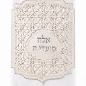 מעיל לספר תורה – לבן יוקרתי בעיצוב תחרה רקומה